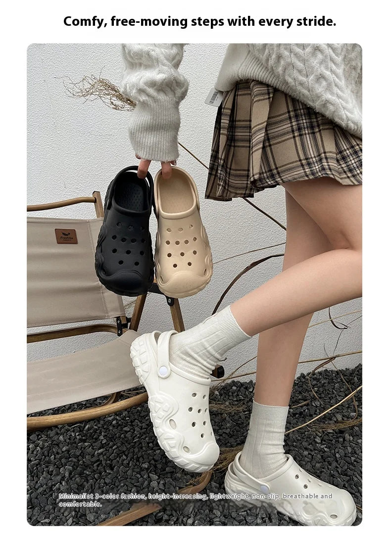 MINISO Comfortable Outdoor Casual Beach Sandals Wear-Resistant Anti-Slip Breathable Clog Shoes Anime Themed Toys And Hobbies