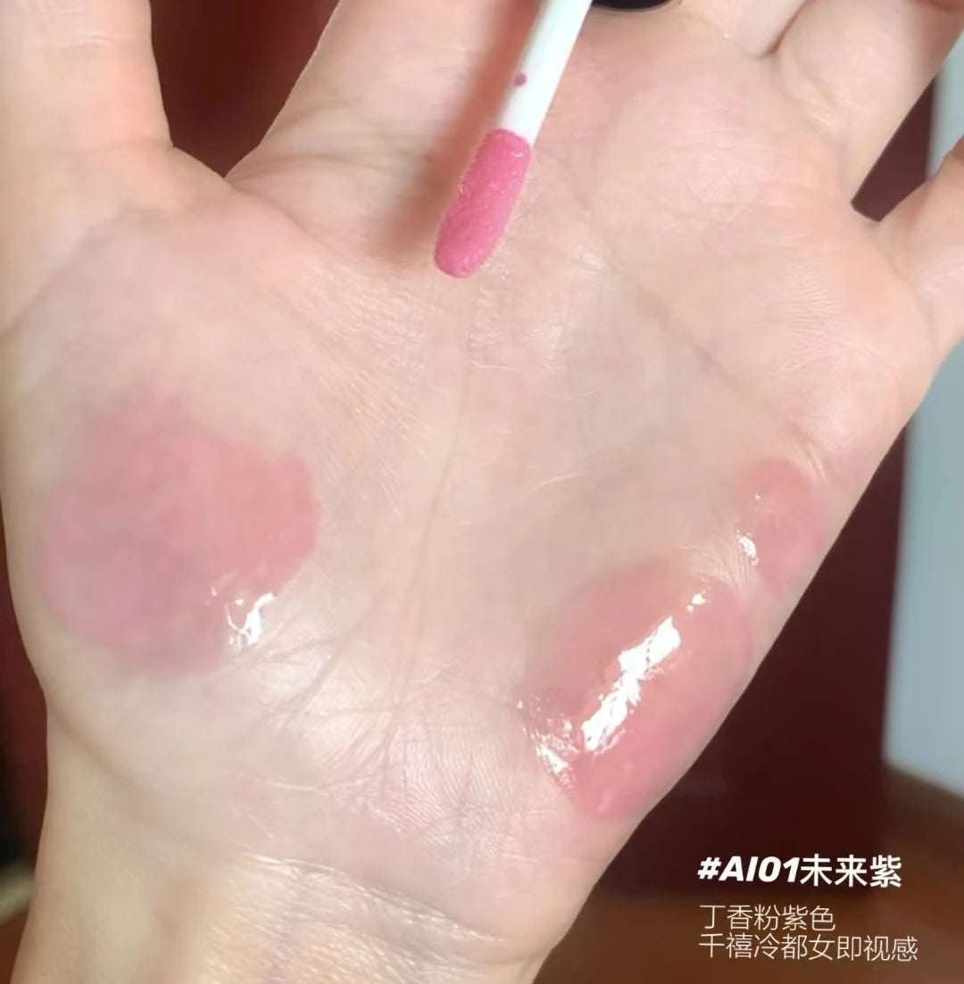 Wide shot of HYNTOOR Lip Gloss at an event, emphasizing shiny lip gloss for dry lips in social settings.