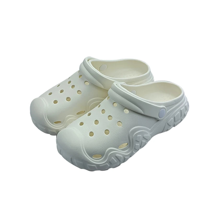 MINISO Comfortable Outdoor Casual Beach Sandals Wear-Resistant Anti-Slip Breathable Clog Shoes Anime Themed Toys And Hobbies