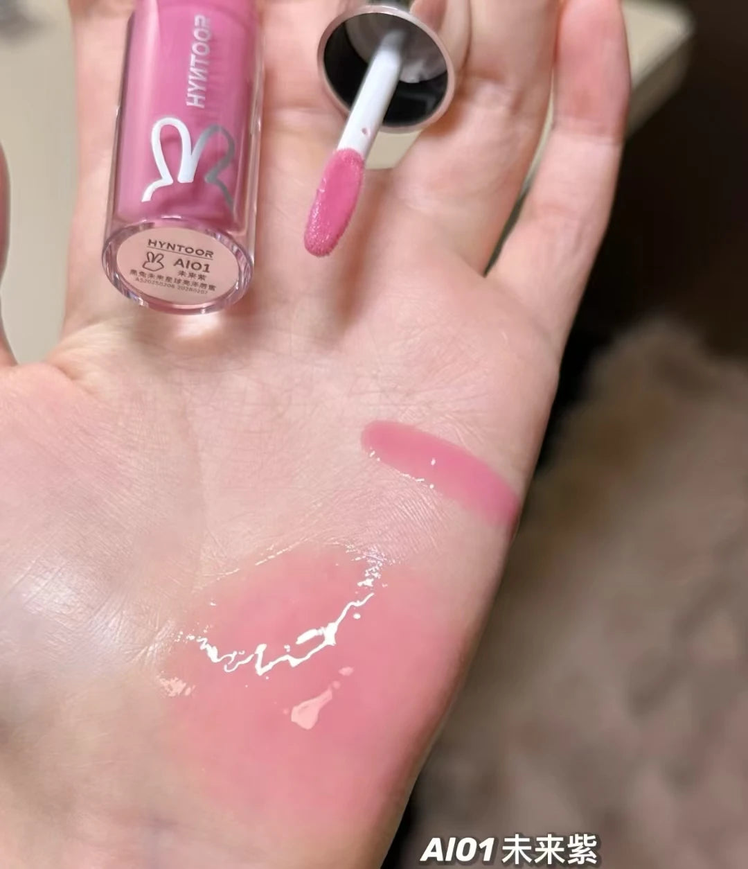 HYNTOOR Lip Gloss expertly displayed, capturing its essence as shiny lip gloss for dry lips.