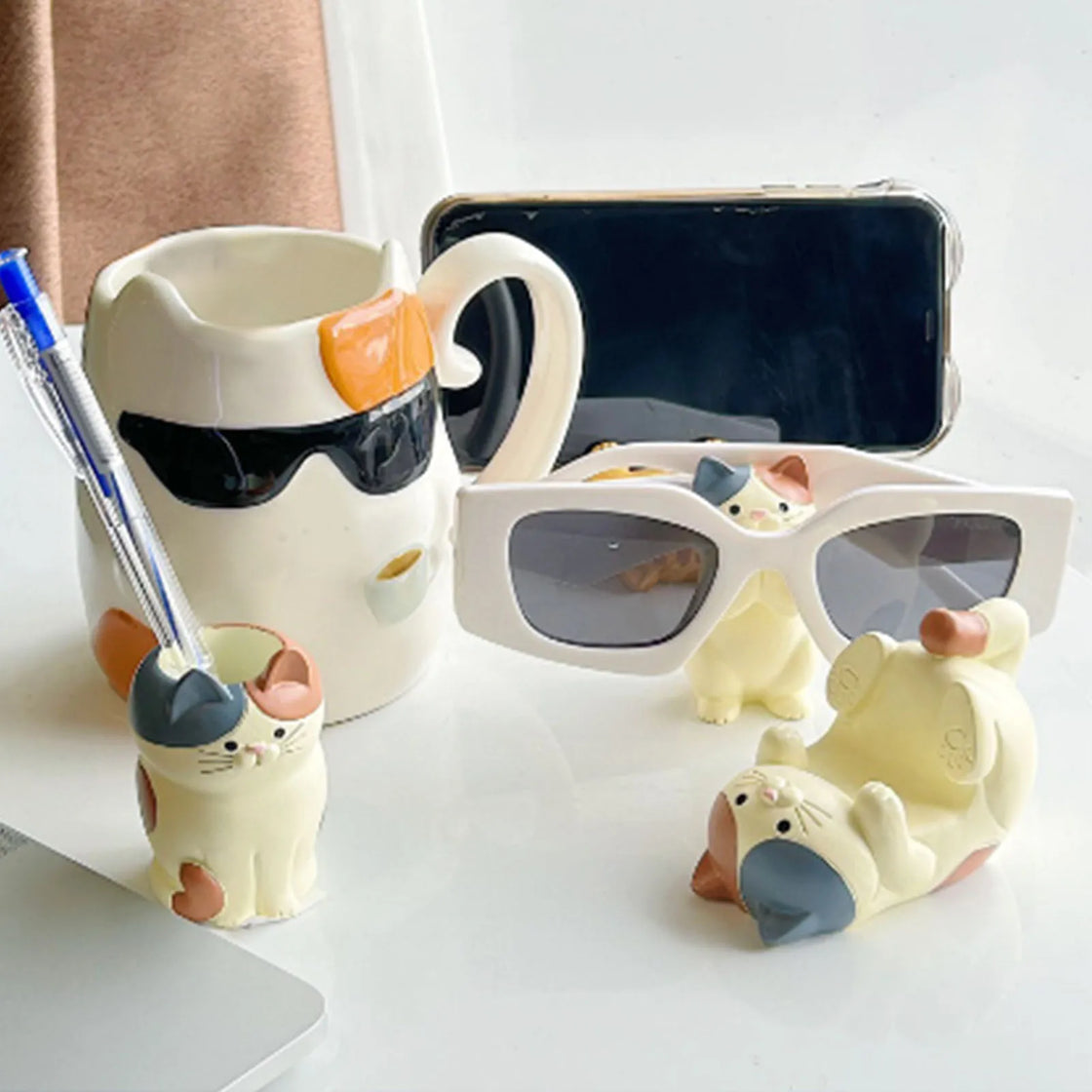 Multifunctional Cat Ornament Cute Appearance Phone Tablet Glasses Pen Holder Desk Decoration Synthetic Resin Ornaments
