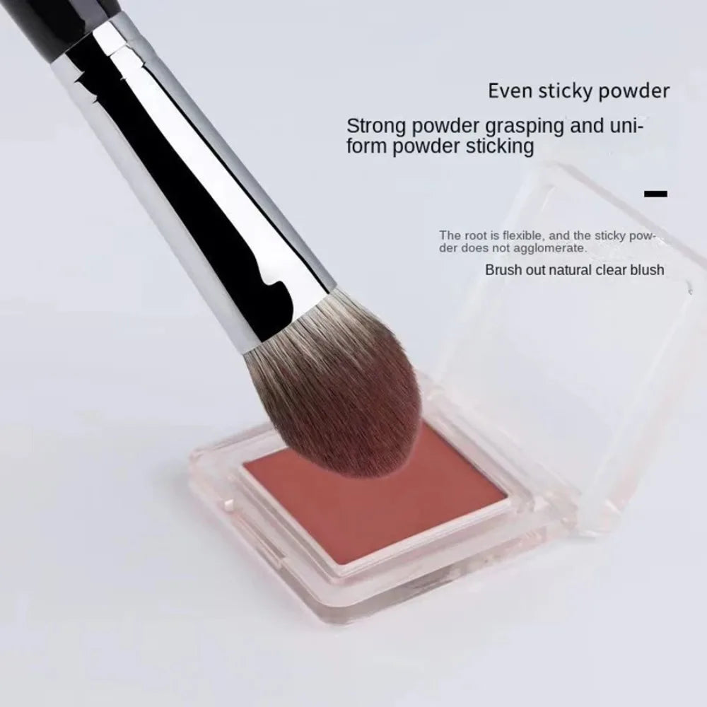 Portable 17CM Peach Heart Blusher Brush captures attention as an essential tongue-shaped makeup tool.