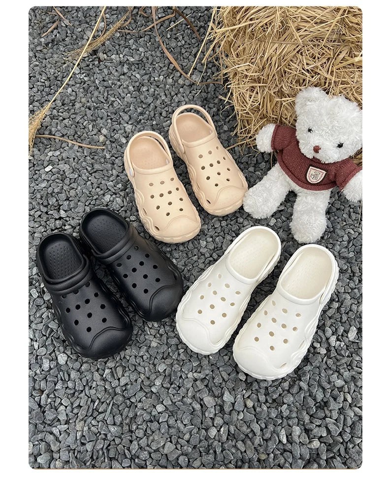 MINISO Comfortable Outdoor Casual Beach Sandals Wear-Resistant Anti-Slip Breathable Clog Shoes Anime Themed Toys And Hobbies