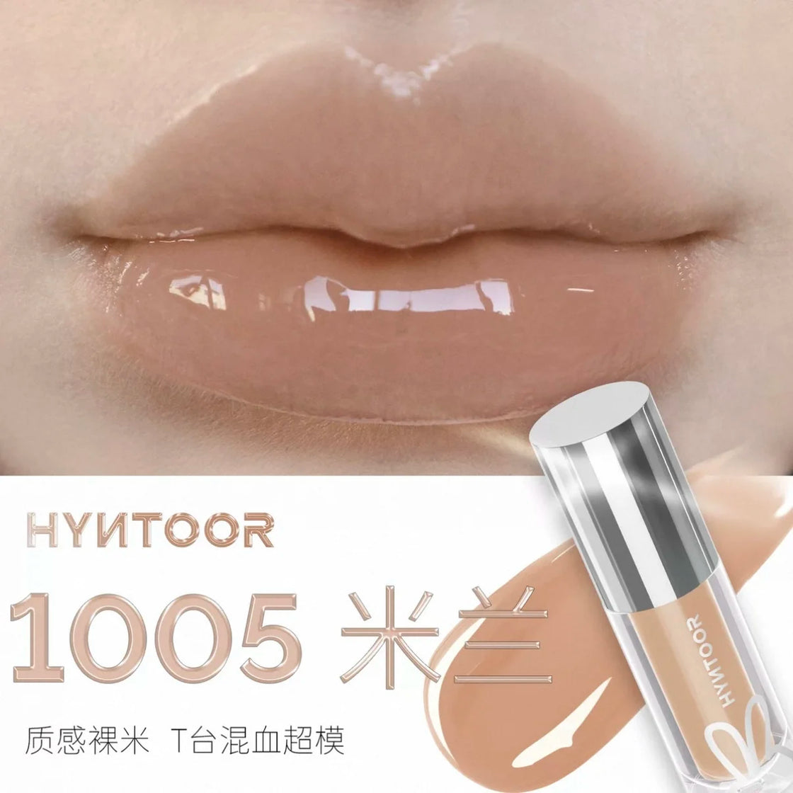 Woman flaunting shiny lips using HYNTOOR Lip Gloss, symbolizing shiny lip gloss for dry lips.