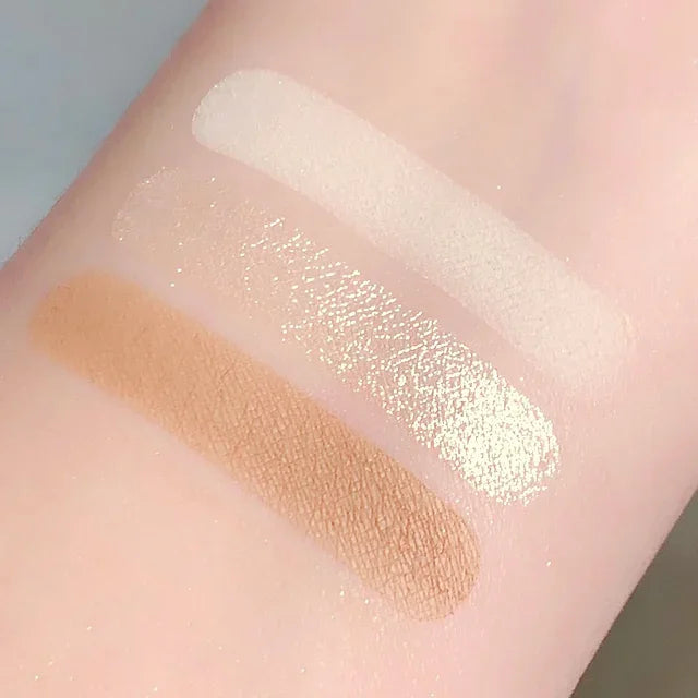 Close up of the 3-Color Bronzer Contouring Palette showcasing texture and pigmentation, key features for a highlighter contouring kit.