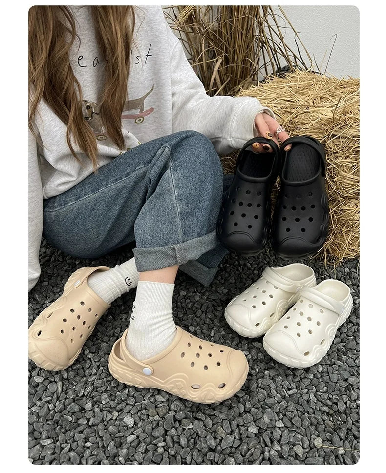 MINISO Comfortable Outdoor Casual Beach Sandals Wear-Resistant Anti-Slip Breathable Clog Shoes Anime Themed Toys And Hobbies