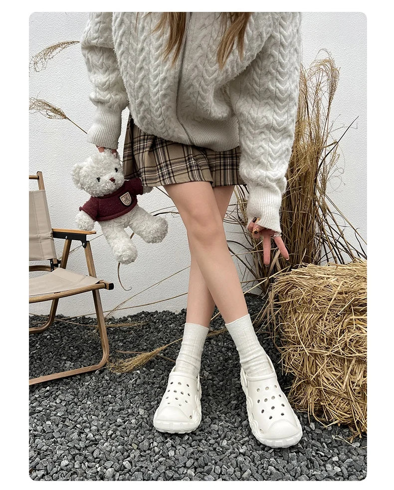 MINISO Comfortable Outdoor Casual Beach Sandals Wear-Resistant Anti-Slip Breathable Clog Shoes Anime Themed Toys And Hobbies