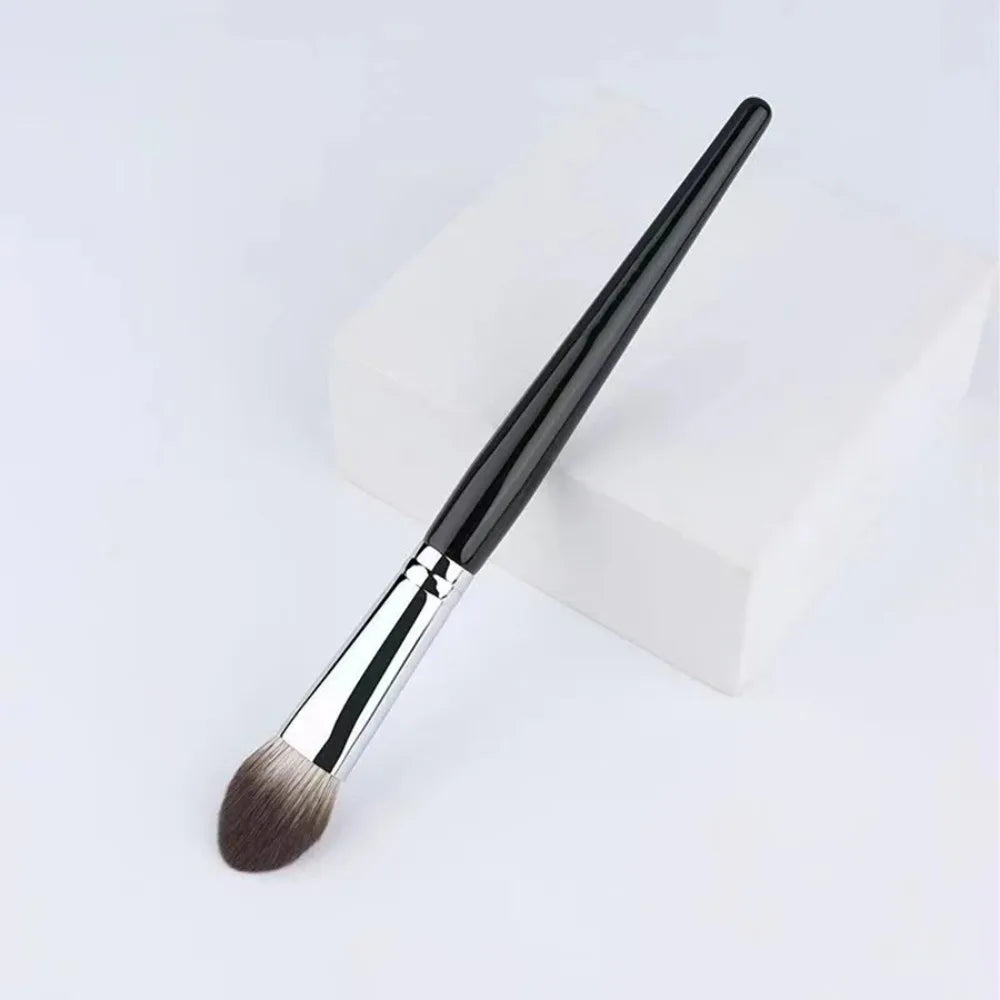 Portable 17CM Peach Heart Blusher Brush presents a fresh take on the soft tongue-shaped makeup tool concept.